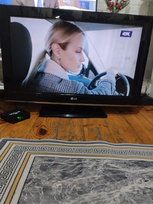 Телевизор LG в хорошем состоянии
