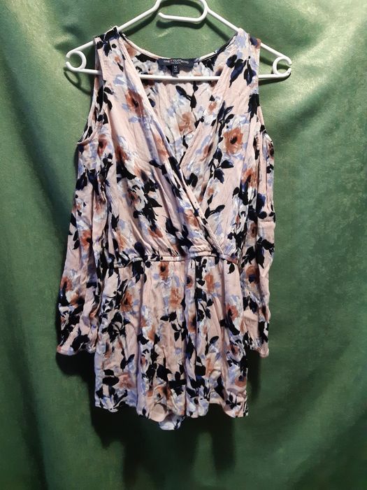 Salopeta cu umerii decupati