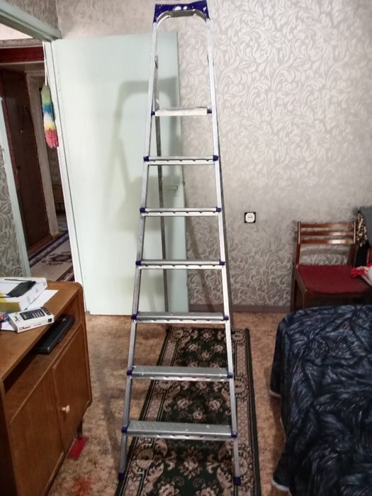 Стремянка высокая б/у