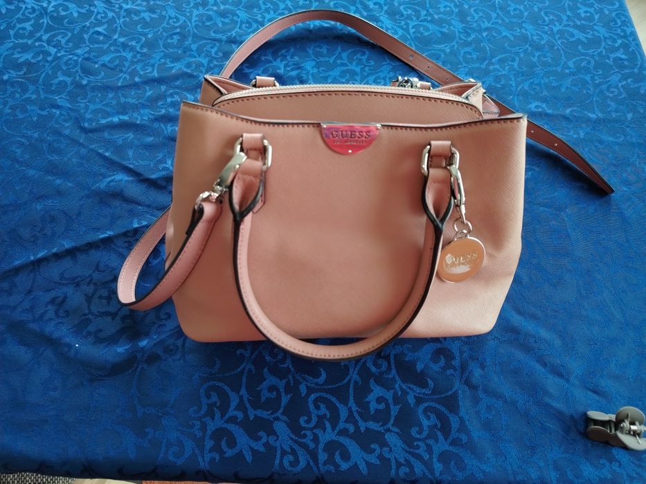 Guess чанта  нова