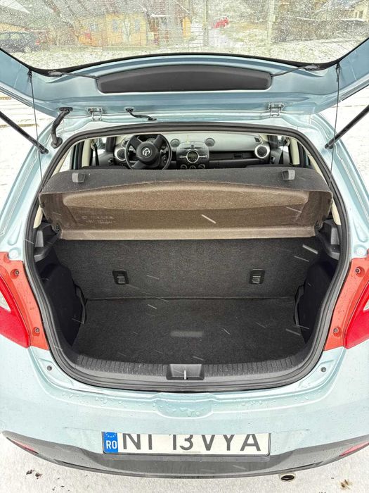 Vând Mazda 2, an fab.2009, motor 1.3 benzină, hatchback