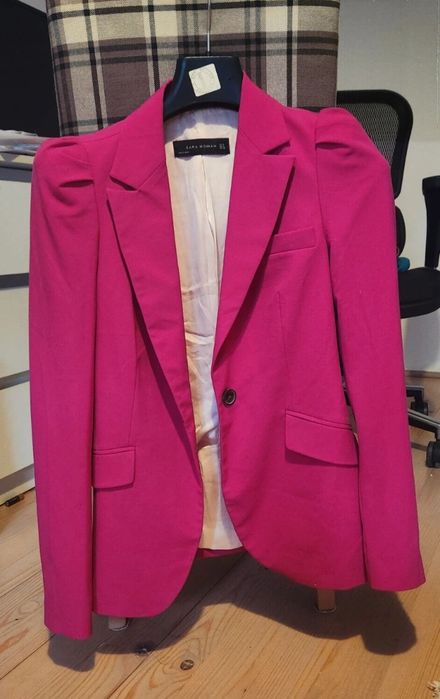 Sacou  Zara roz ciclam magenta cu umeri
Fara defecte
Purtat de 3,4 ori