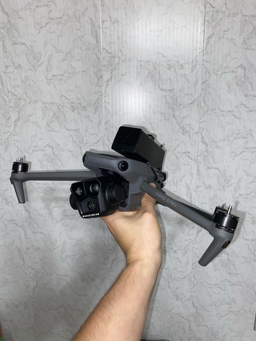 DJI Mavic 3 Pro Fly More Combo Plus