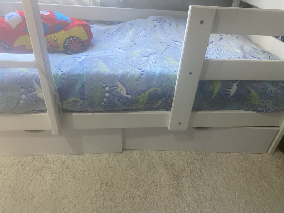 Двухъярусная кровать