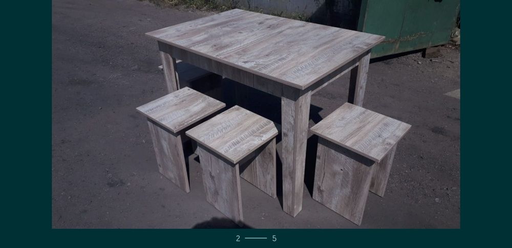 Кухонный стол и табуретки