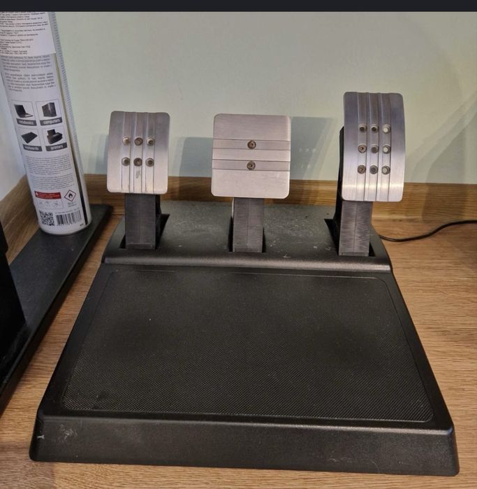 Волан Thrustmaster t300rs със скоростен лост и ръчна спирачка