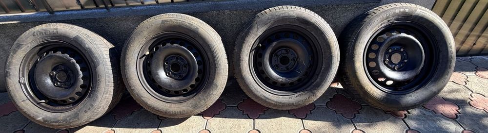 Anvelope vara Pirelli cu jante de tabla