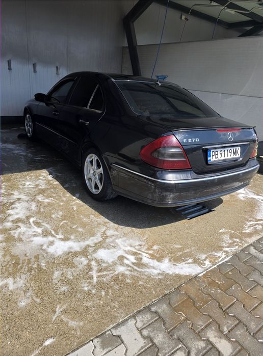 Mercedes benz E270 w211