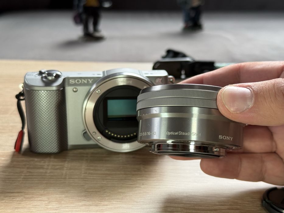 Sony Alpha A5000 + 16-50mm OSS