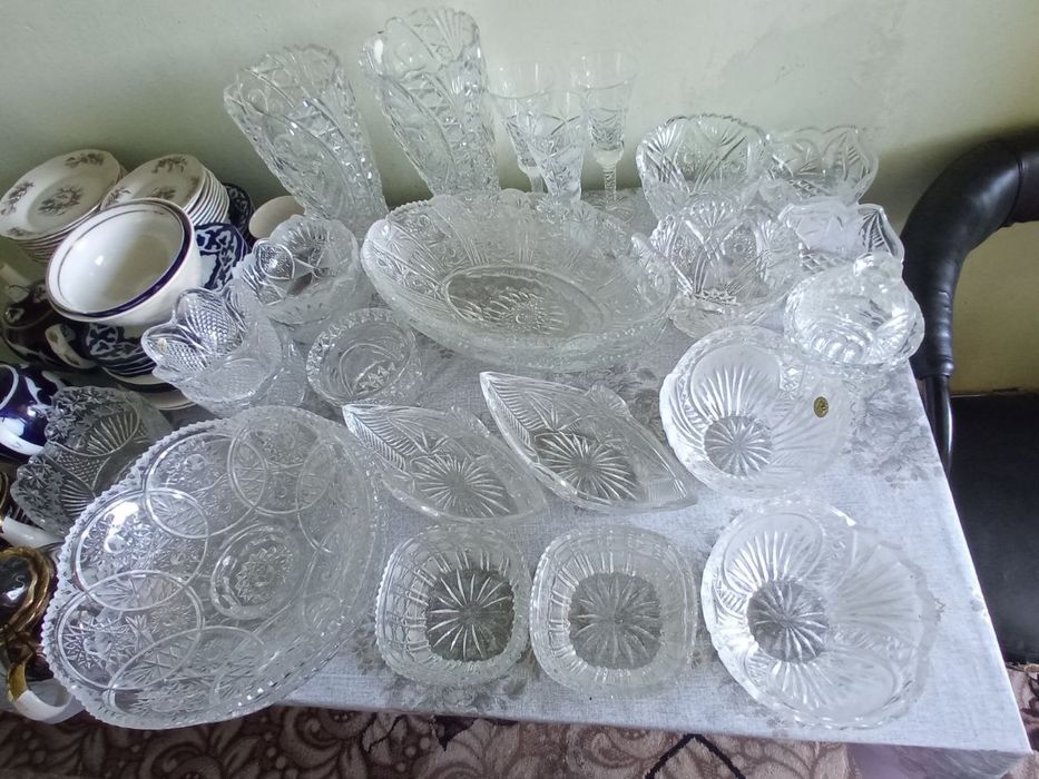 Xrustal nabor sotiladi srochna