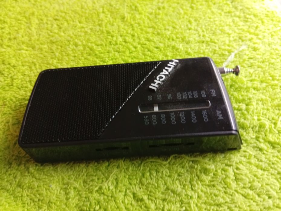 Radio Hitachi ultra slim