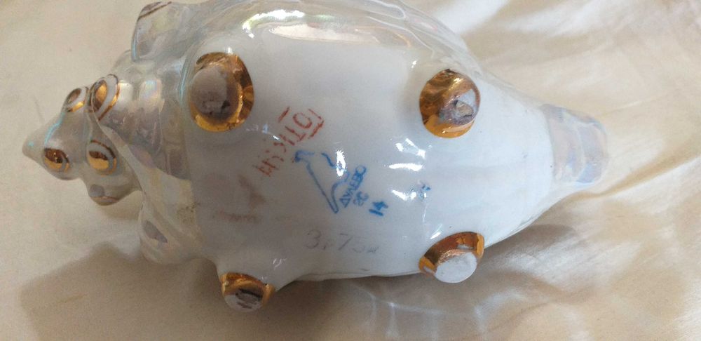 Фарфор. Статуэтка. Рыба с ракушкой. Дулёво.