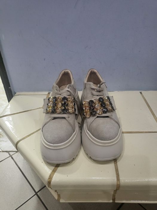 Дамски обувки на платформа