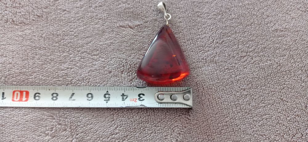 Pandantiv din chihlimbar de 4 cm, cu verigă din argint