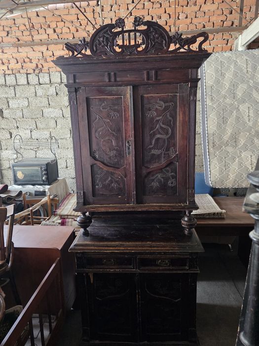 Продаётся старинный буфет