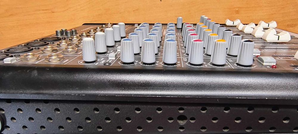 Миксер Маки / Mixer Mackie ProFX8USB