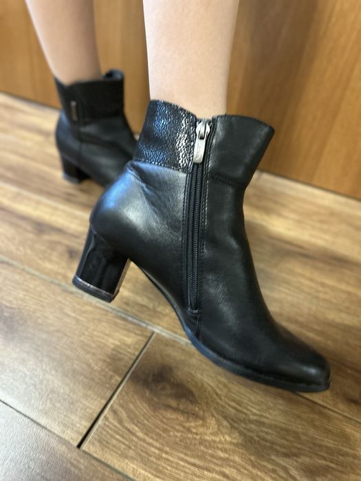 Кожаные сапоги демисезонные