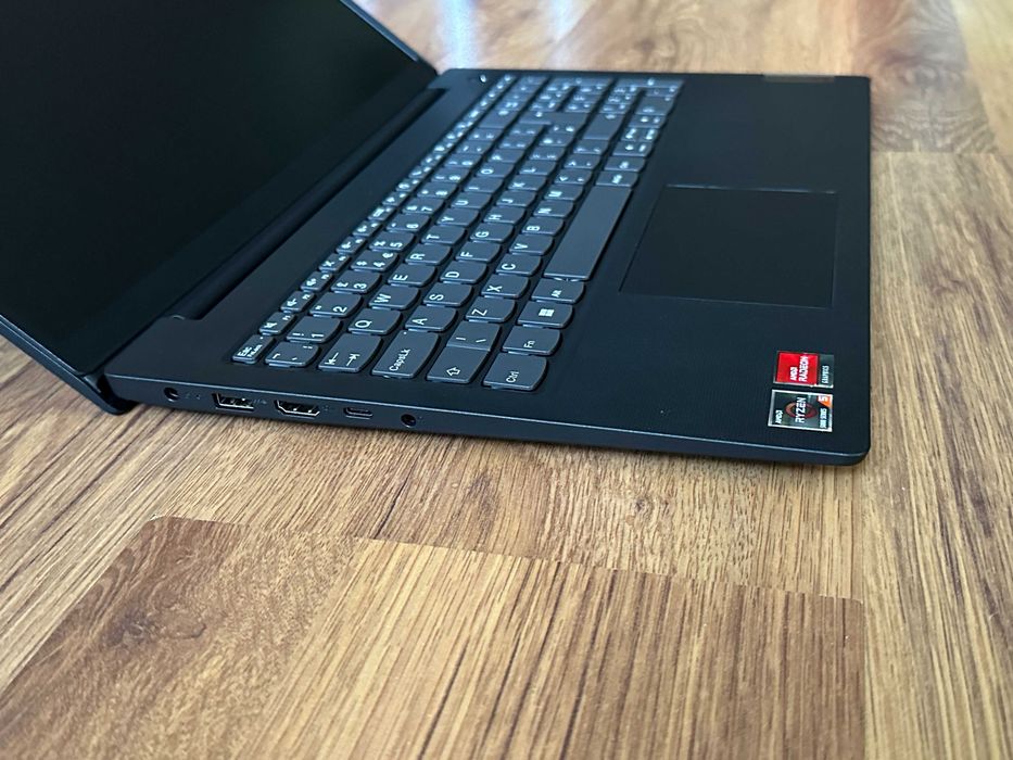 15.6' Full HD Ryzen 5 7520u Lenovo V15 G4 8GB LPDDR5/256GB NVMe/Radeon 610m/Бат 8ч