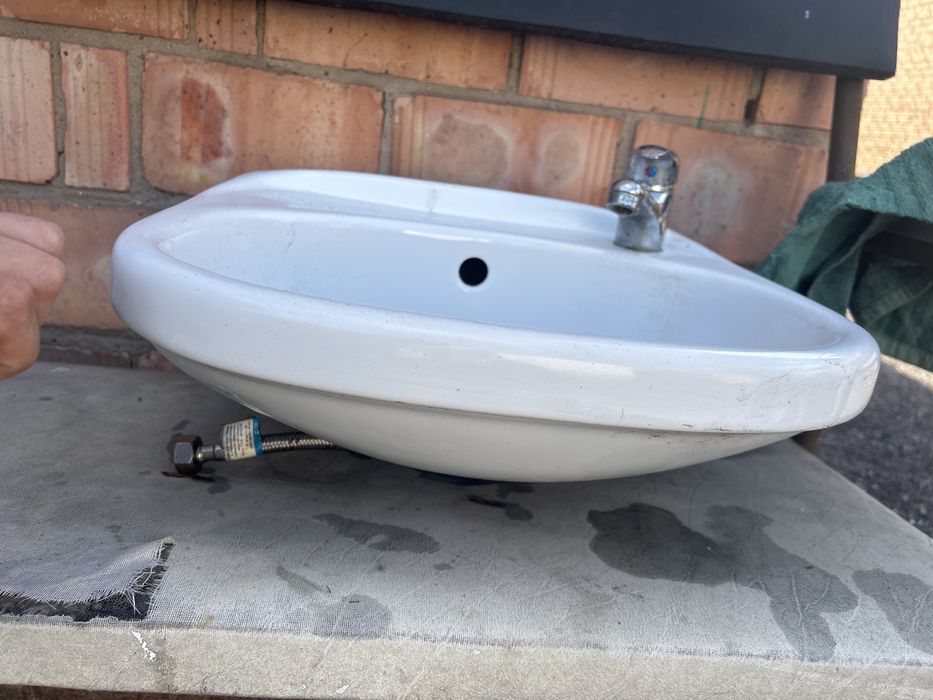 Продается раковина со смесителем