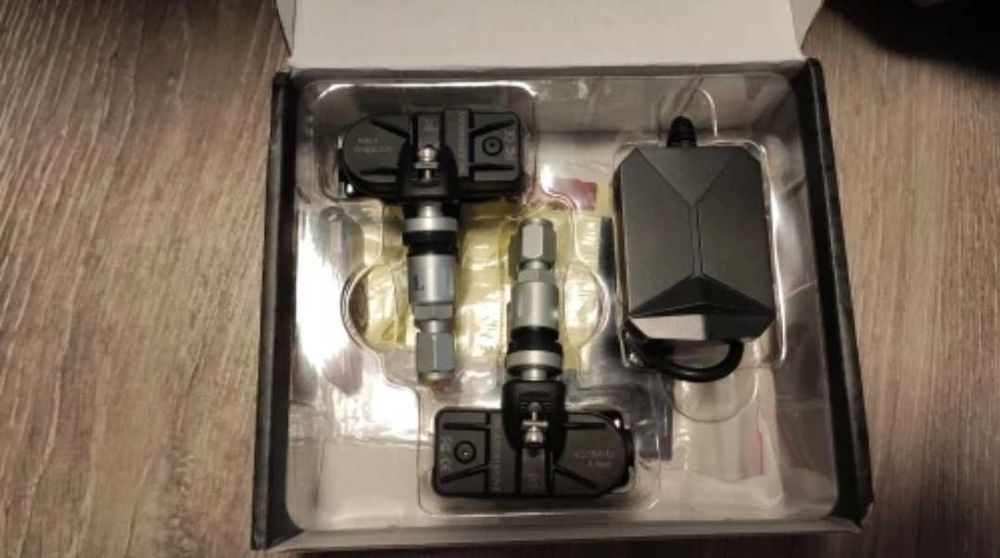 Универсален TPMS датчик за налягането в гумите за връзка с Мултимедия