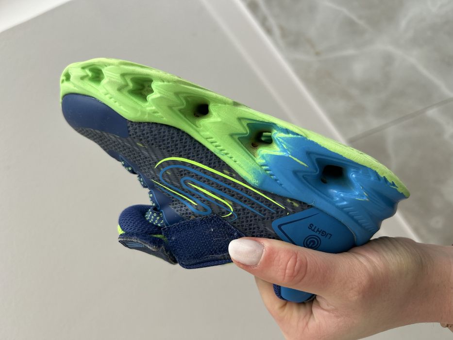 Adidasi skechers 27,5