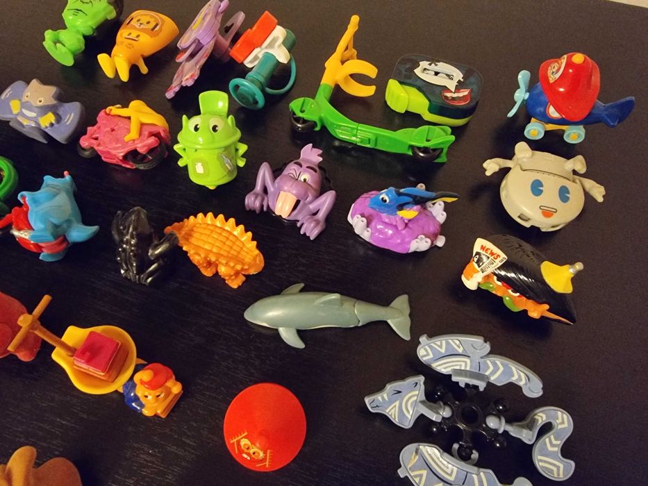 Lot colectie 33 figurine Kinder, MPG, Mattel si altele