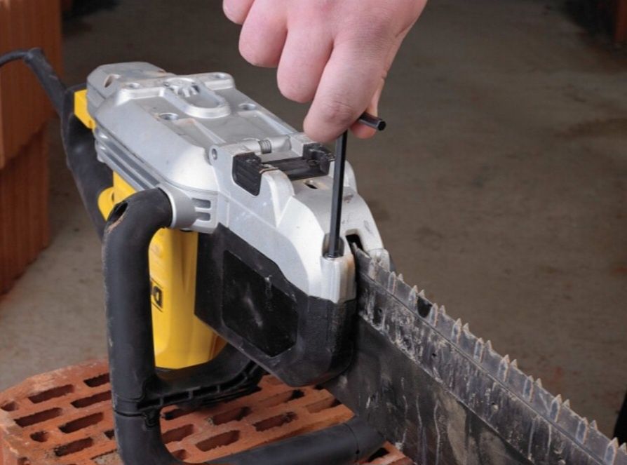 Трион за тухли DEWALT тип Alligator DWE398, 1700W, 430mm