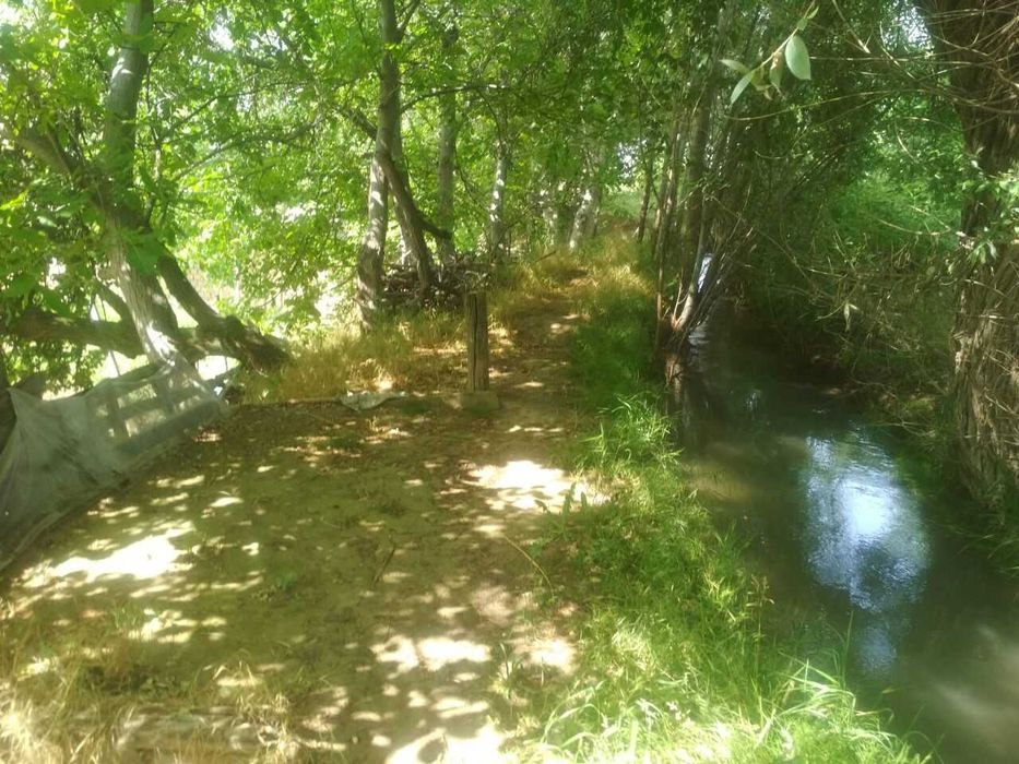 ЕР  участкаси Сотилади  5 сотик времянкаси бор Кибрай рн Чинобод