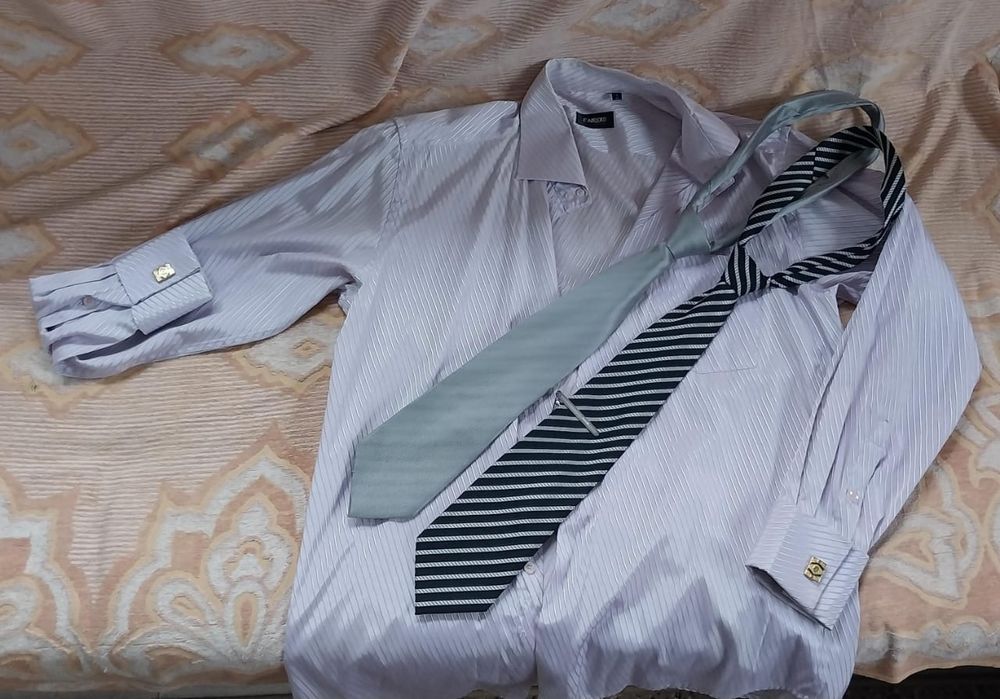 Рубашки галстуки.