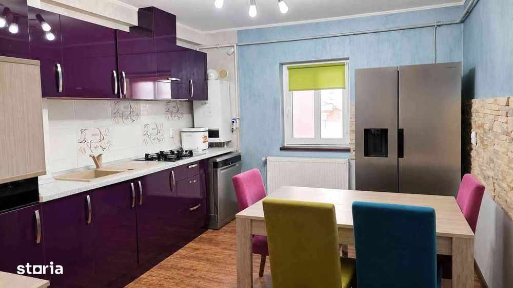 De vanzare apartament 3 camere decomandat