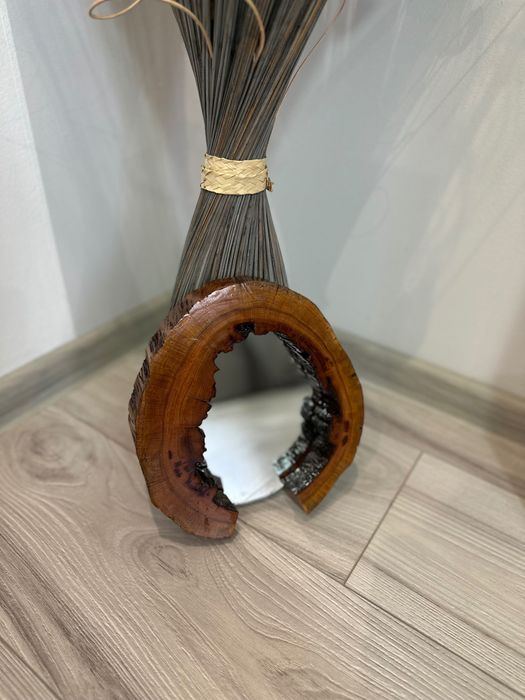 Oglindă decorativă de lemn