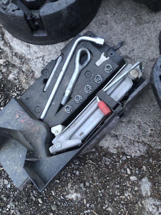 Крик, ключ, кука за автомобили