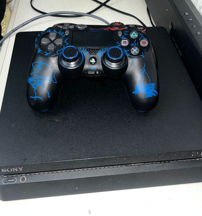 PlayStation 4 Slim, идеальное состояние