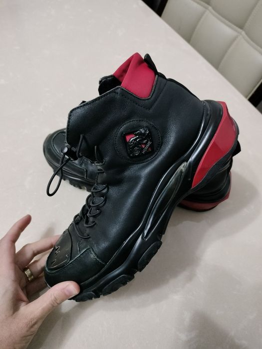 Vând ghete/bocanci/pantofi/ adidasi Nr 40, din piele moale, negri cu r