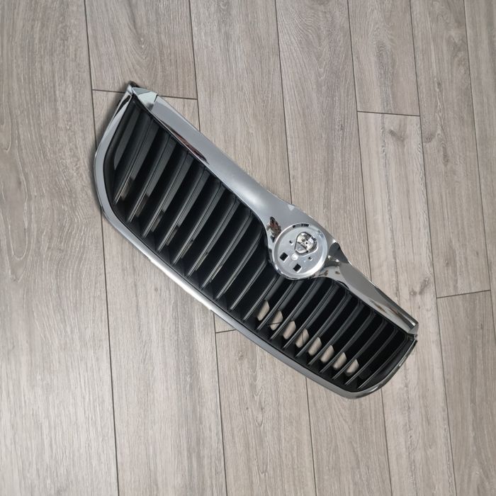 Grila cromata bara fata / radiator / capota Skoda Superb 2  2008-2013