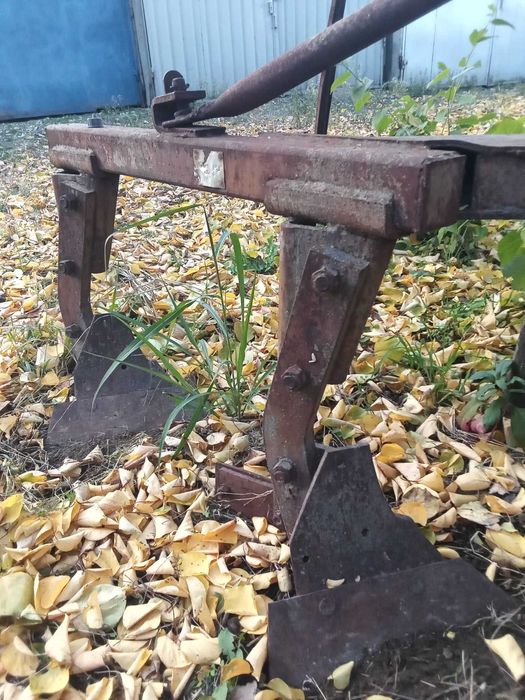 Продава плугс 2 телапо 40см за трактор