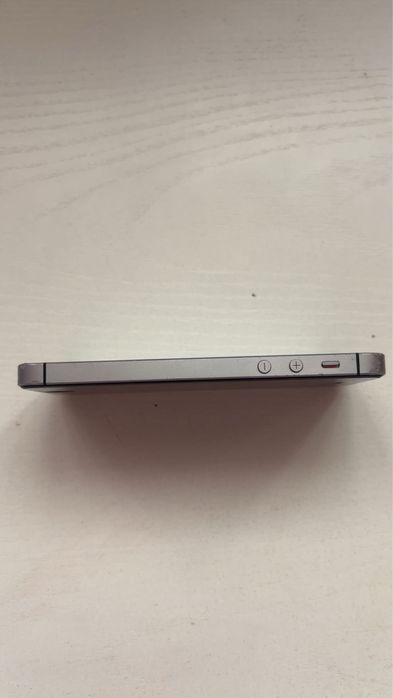 Продавам Iphone SE 32gb