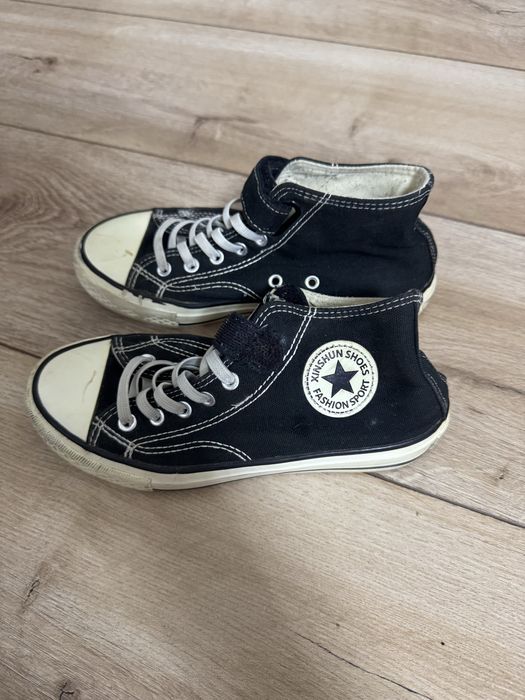 Продам кеды и туфли.