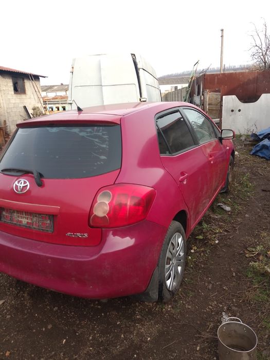 Dezmembrez Toyota Auris