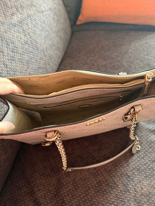Дамска чанта Guess