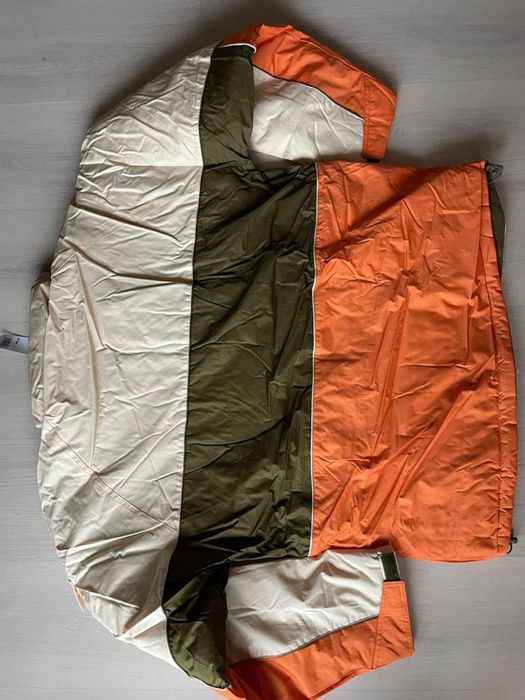 Vand geaca bărbați noua cu eticheta,cu doua fete. L/XL