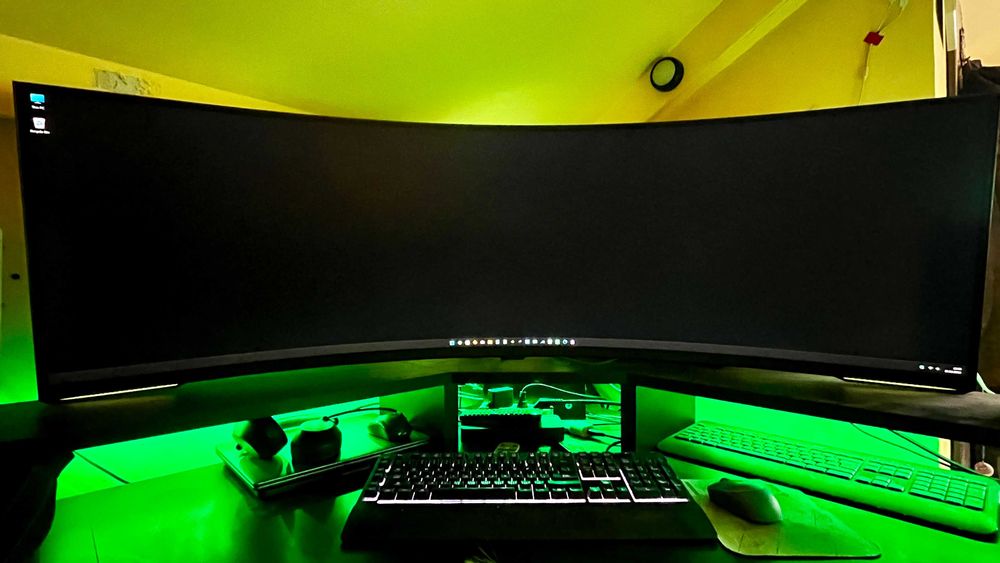 Monitor Samsung Odyssey G9, 57 inci