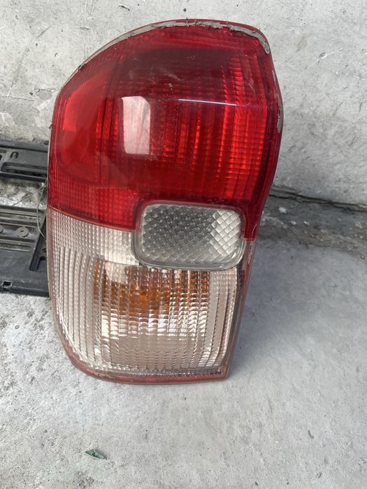 Левый фонарь rav4