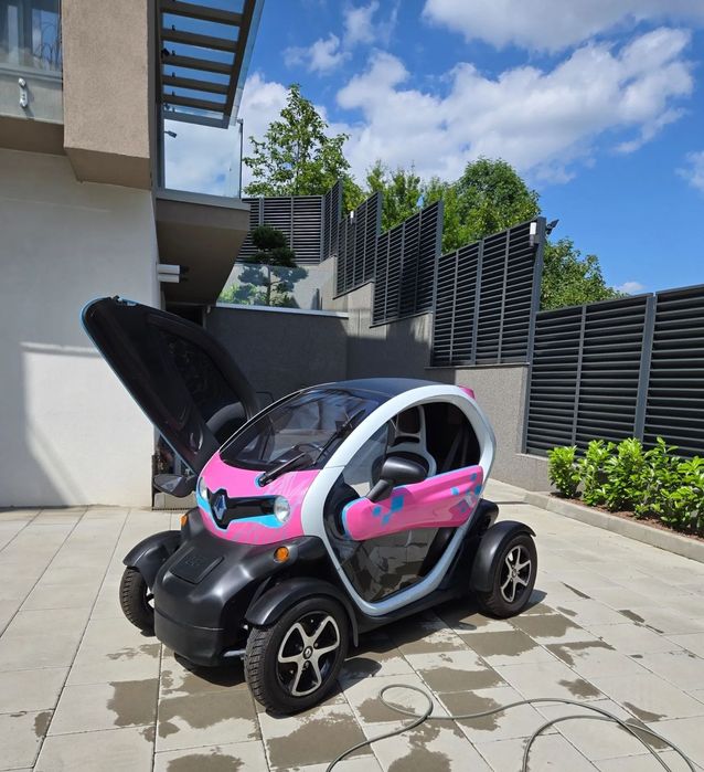 Renault Twizy Se poate conduce de la 16 ani!