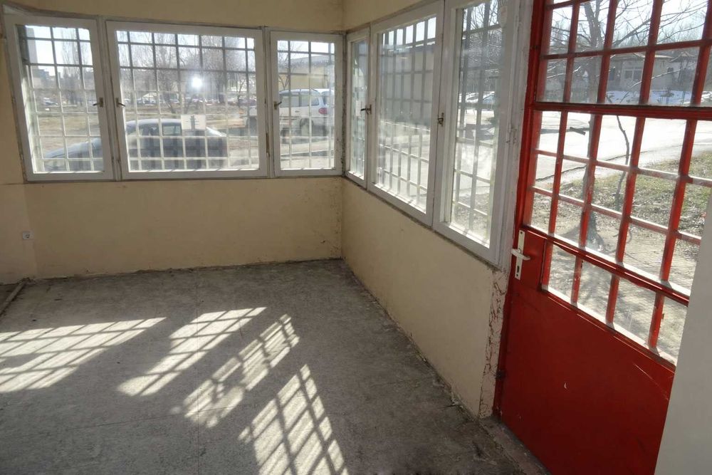 Продава се парцел с действащ търговски обект – директно от собственик