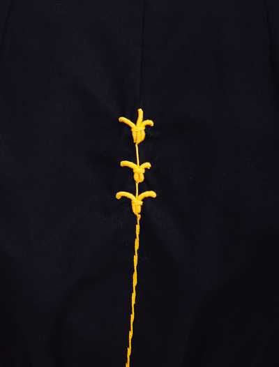 Compleu cu pantaloni  , Nicoleta Obis, brodat manual, marimea S, nou