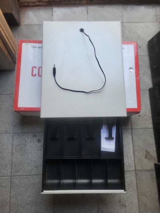 Сейф за пари, бял цвят