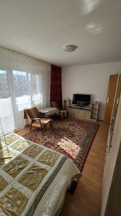 Închiriez apartament cu o camera zona confectii