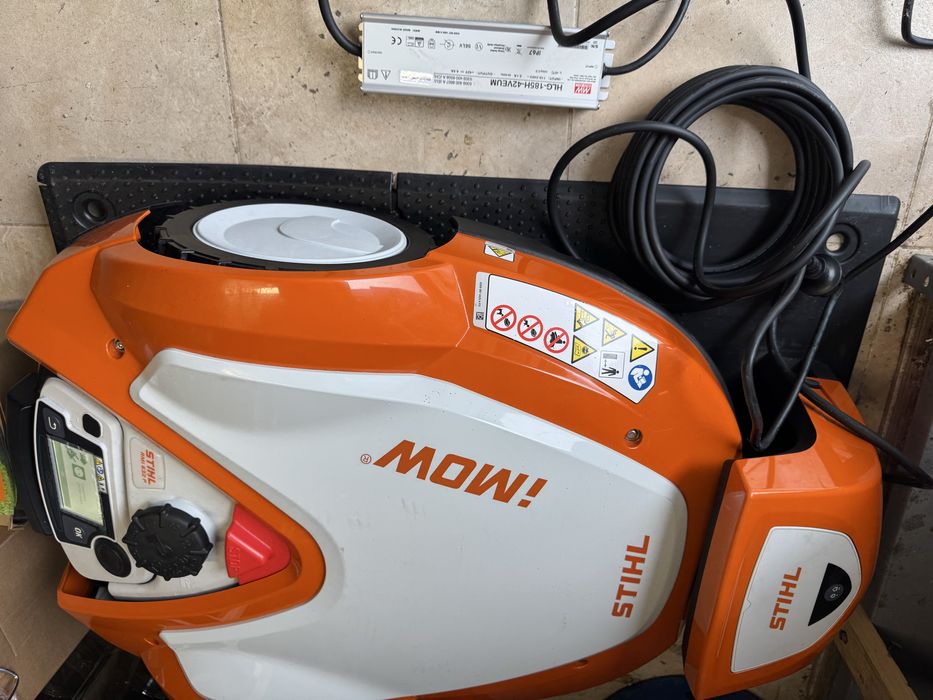 Robot tuns iarba  sthil RMI 632 P