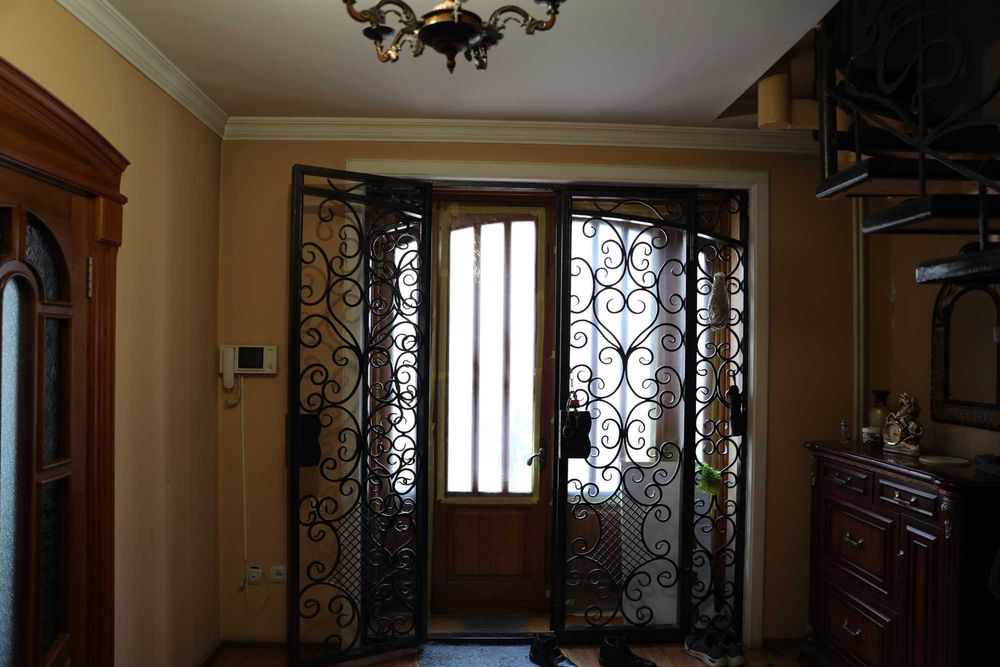 Тошкент ш Юнусобод т Ц-5 даҳасида 2,3 сотихли ховли уй сотилади.